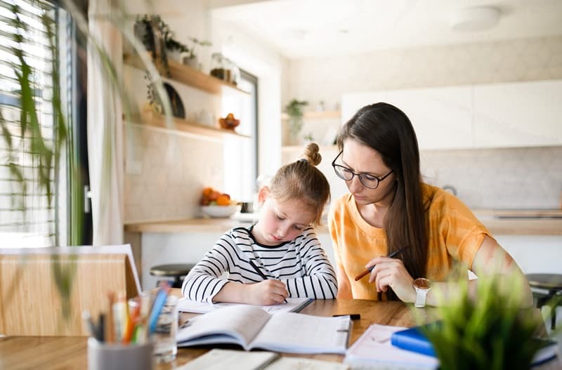 Ensino Domiciliar (Homeschooling) 🏠 em 2024: Tudo que você precisa saber